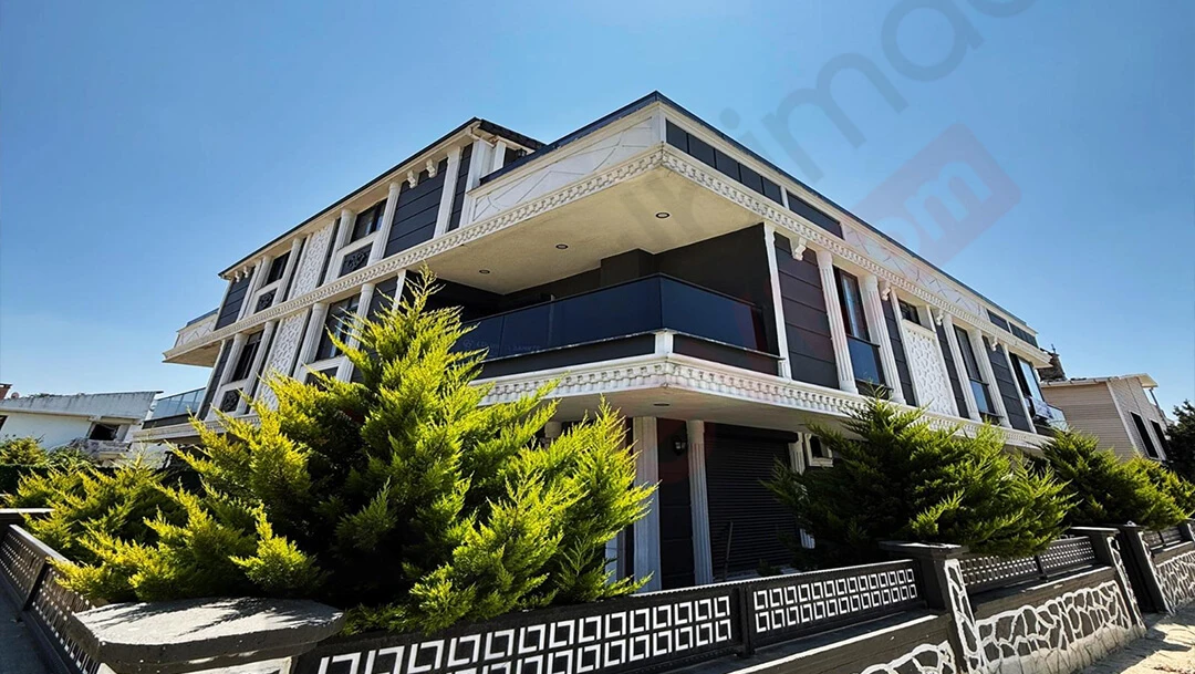 Denizin Dibinde Silivri'de Villa